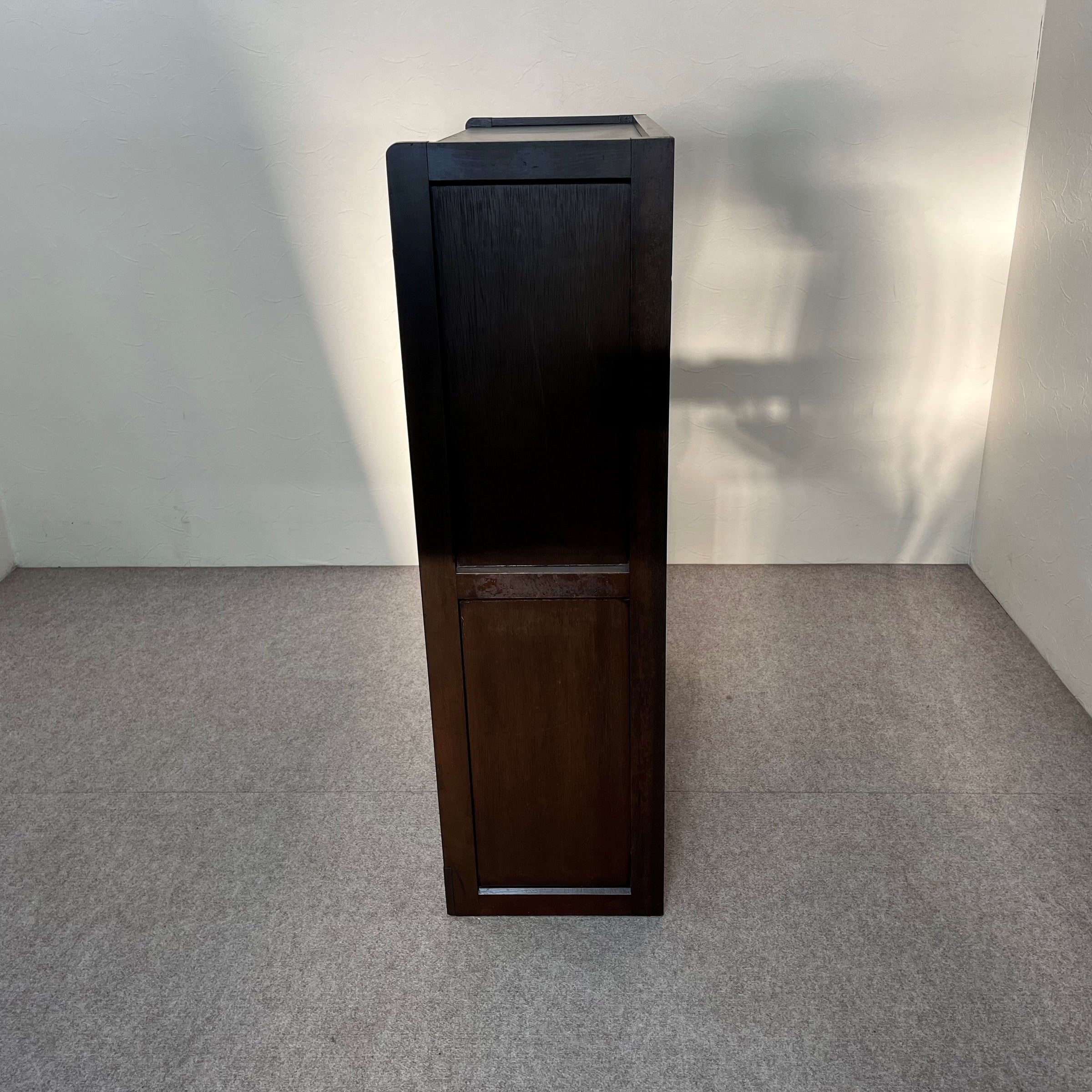 中古家具】昭和ガラスがレトロ雰囲気味わい深い ガラス戸棚 | arex