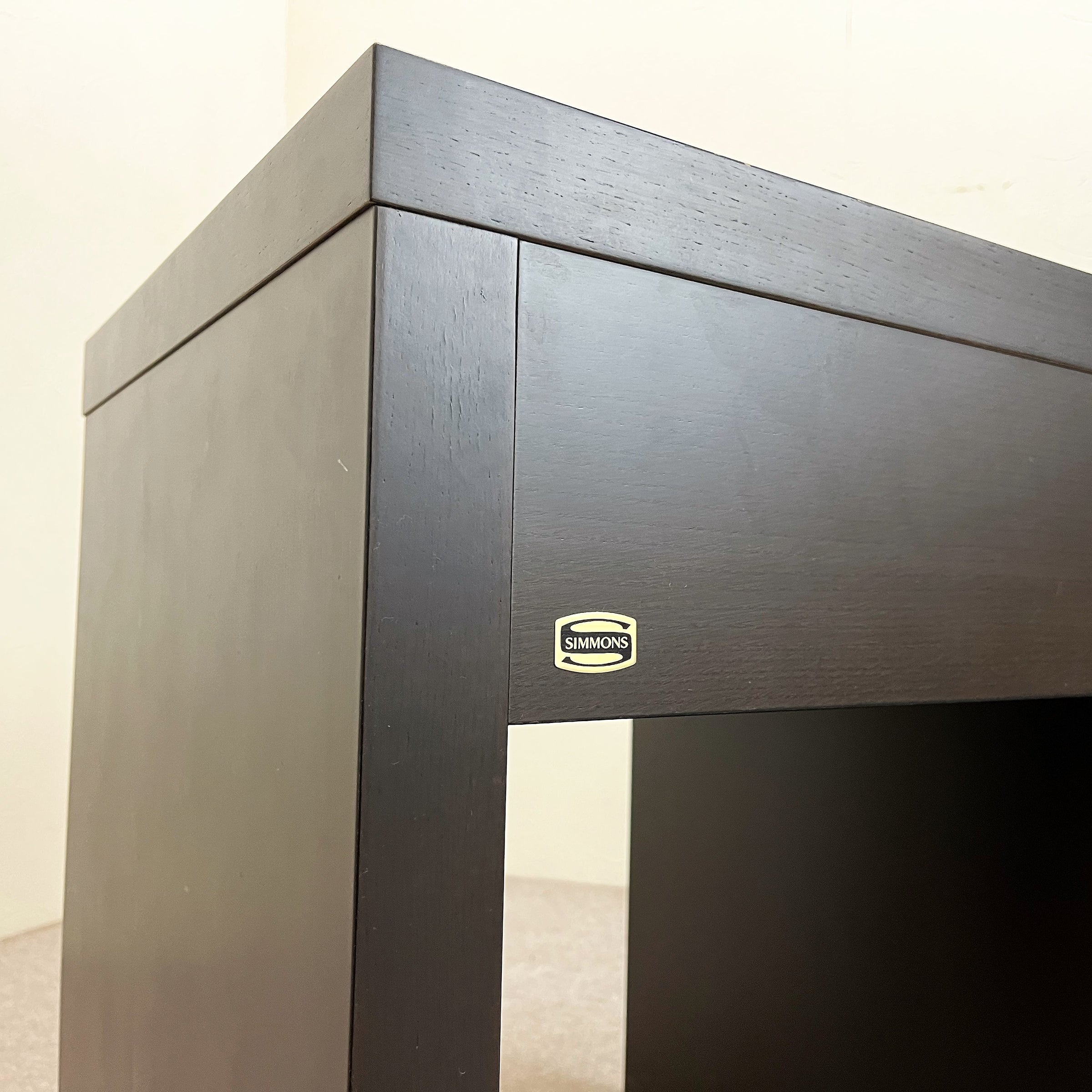中古家具】シモンズの ベッドサイドテーブル 引き出し有 | arex｜中古